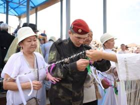 Фоторепортаж: первый день Ысыаха Олонхо в Оймяконском районе Якутии