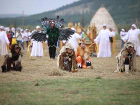 Фоторепортаж: первый день Ысыаха Олонхо в Оймяконском районе Якутии
