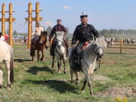 На Ысыахе Олонхо состоялся фестиваль конского убранства
