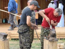 Якутские ножи представили мастера на Ысыахе Олонхо