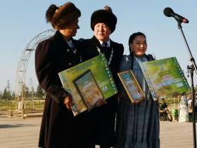 Лучшие исполнители олонхо получили 1 миллион рублей на Ысыахе Олонхо в Оймяконском районе