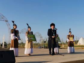 Лучшие исполнители олонхо получили 1 миллион рублей на Ысыахе Олонхо в Оймяконском районе