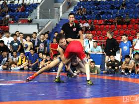 Более 500 юных борцов из пяти стран вышли на ковёр турнира Павла Пинигина в Якутске