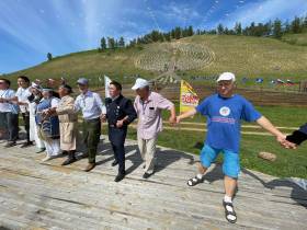 На международной олимпиаде школьников «Туймаада» впервые провели ысыах