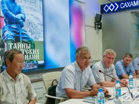 Камчатский писатель презентовал книгу «Тайны якутских фамилий»