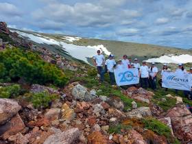 Работники «Якутской рудной компании» организовали подъём на одну из самых высоких точек Южной Якутии