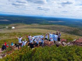 Работники «Якутской рудной компании» организовали подъём на одну из самых высоких точек Южной Якутии
