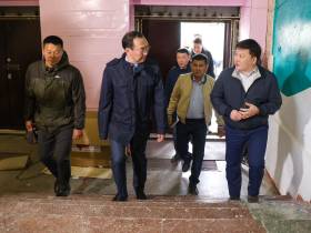 Айсен Николаев поручил завершить ремонт в гимназии в Булунском районе в установленные сроки