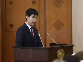 Глава Якутии наградил стобалльников ЕГЭ