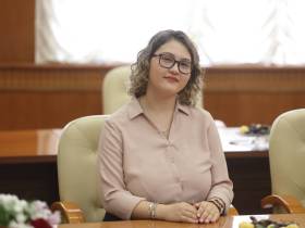 Глава Якутии наградил стобалльников ЕГЭ