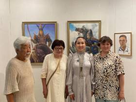 В Горно-Алтайске открылась выставка якутской художницы Миры Аргуновой