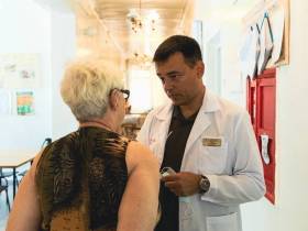 Якутские офтальмологи успешно прооперировали тысячу жителей Донбасса