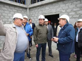 Айсен Николаев проверил ход строительства нового здания кадетской школы-интерната в Якутске
