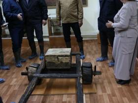 Глава Якутии посетил музей переселения в Чурапчинском районе