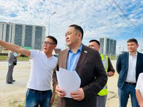 Качество строительства и ремонта дорог в Якутске проверили депутаты Гордумы