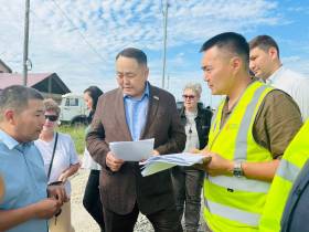 Качество строительства и ремонта дорог в Якутске проверили депутаты Гордумы