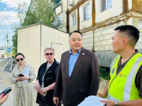 Качество строительства и ремонта дорог в Якутске проверили депутаты Гордумы