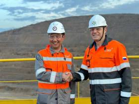 Глава Якутии посетил крупнейший золотодобывающий кластер Гросс