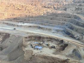 Глава Якутии посетил крупнейший золотодобывающий кластер Гросс