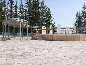 Айсен Николаев поручил завершить благоустройство площади Славы и мини-парка в Усть-Мае