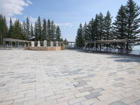 Айсен Николаев поручил завершить благоустройство площади Славы и мини-парка в Усть-Мае