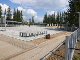 Айсен Николаев поручил завершить благоустройство площади Славы и мини-парка в Усть-Мае