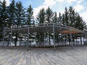 Айсен Николаев поручил завершить благоустройство площади Славы и мини-парка в Усть-Мае