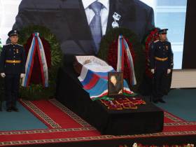 В селе Октемцы началась церемония прощания с первым президентом Якутии