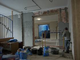 Юрий Трутнев проверил темпы восстановления соцобъектов в городе Кировское ДНР