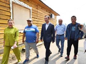 Глава Якутии встретился с мастером-кузнецом Егором Федоровым