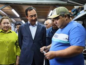 Глава Якутии встретился с мастером-кузнецом Егором Федоровым