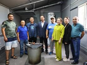 Глава Якутии встретился с мастером-кузнецом Егором Федоровым