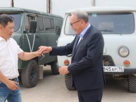 Компания «Якутскэнерго» передала в зону СВО автомобили