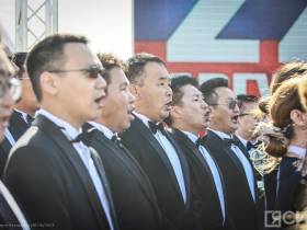 Гимн России исполнил хор на площади Ленина в Якутске