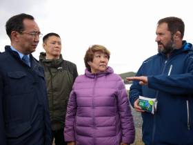 Глава Якутии поручил очистить от нефтепродуктов затонувшее судно «Днепр» в Тикси