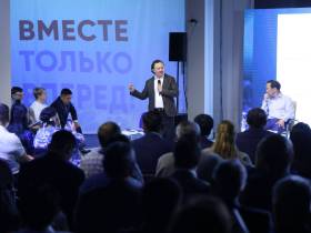 Глава Якутии встретился с деятелями культуры республики