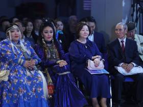 Глава Якутии встретился с деятелями культуры республики