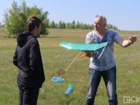 Усидчивость и эксперименты: школьников Якутска обучают строить модели самолетов
