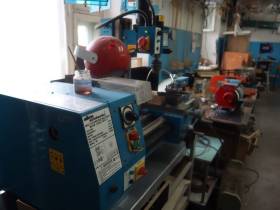 Усидчивость и эксперименты: школьников Якутска обучают строить модели самолетов