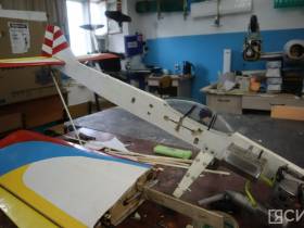 Усидчивость и эксперименты: школьников Якутска обучают строить модели самолетов