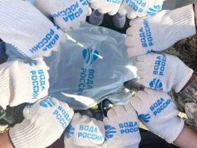 Волонтеры вывезли с берега реки Амги 48 мешков мусора во время субботника «Вода России»