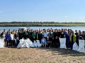 Волонтеры вывезли с берега реки Амги 48 мешков мусора во время субботника «Вода России»