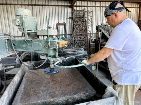 Фото и видео: мастера приступили к завершающему этапу реставрации памятника Ленину в Якутске