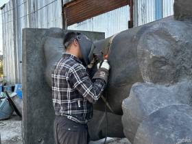 Фото и видео: мастера приступили к завершающему этапу реставрации памятника Ленину в Якутске