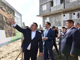 Два многоквартирных дома в селе Борогонцы Усть-Алданского района Якутии сдадут до конца осени