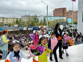 Премьер-министр Якутии принял участие в торжественной линейке школы № 29 Якутска