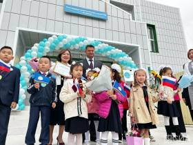 Премьер-министр Якутии принял участие в торжественной линейке школы № 29 Якутска