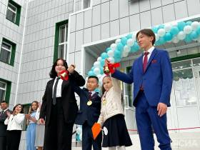 Премьер-министр Якутии принял участие в торжественной линейке школы № 29 Якутска