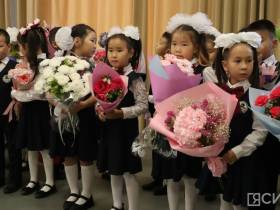 Кирилл Бычков поздравил учащихся школы № 1 Якутска с 1 сентября