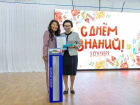 Алмазэргиэнбанк в День знаний раздал подарки